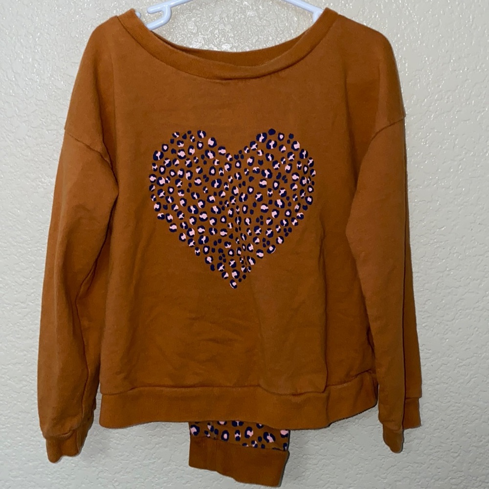 Girls size 7, sweater & pant leopard print jogger